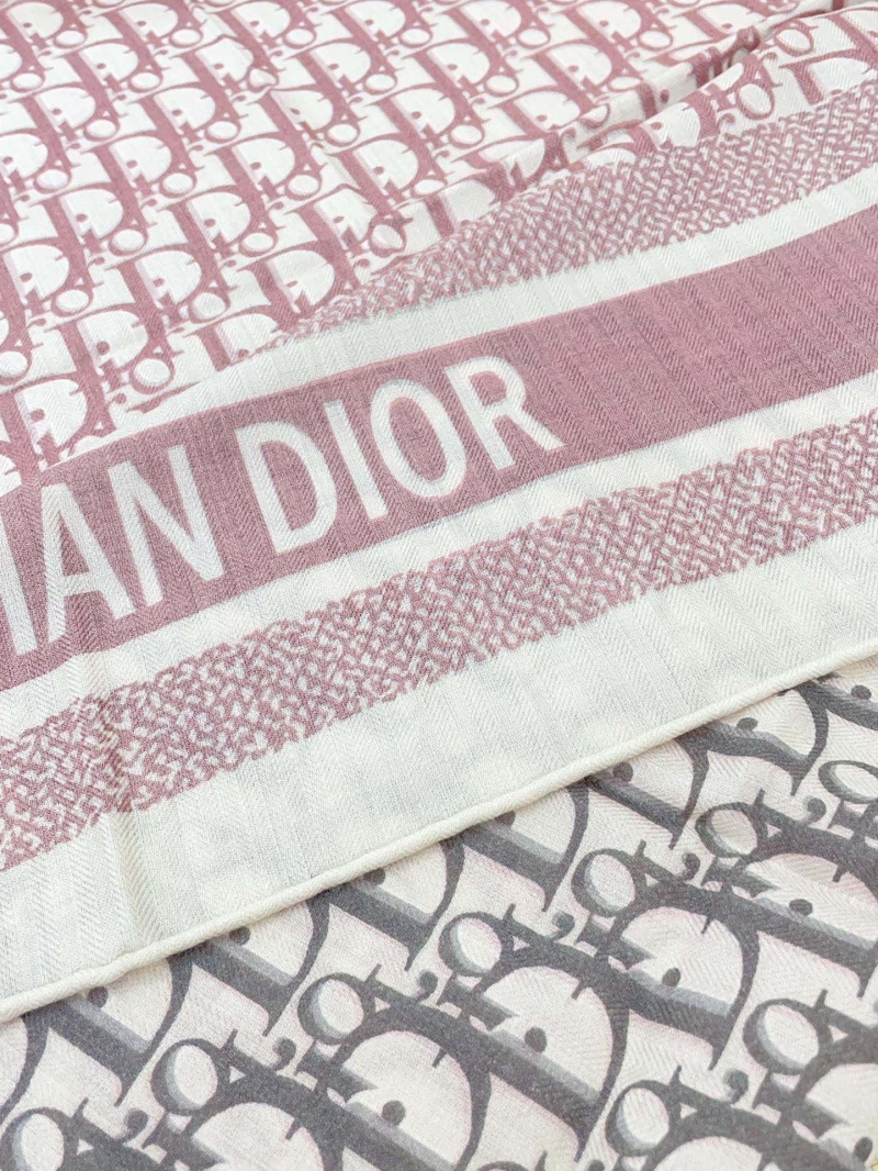 CHRISTIAN DIOR